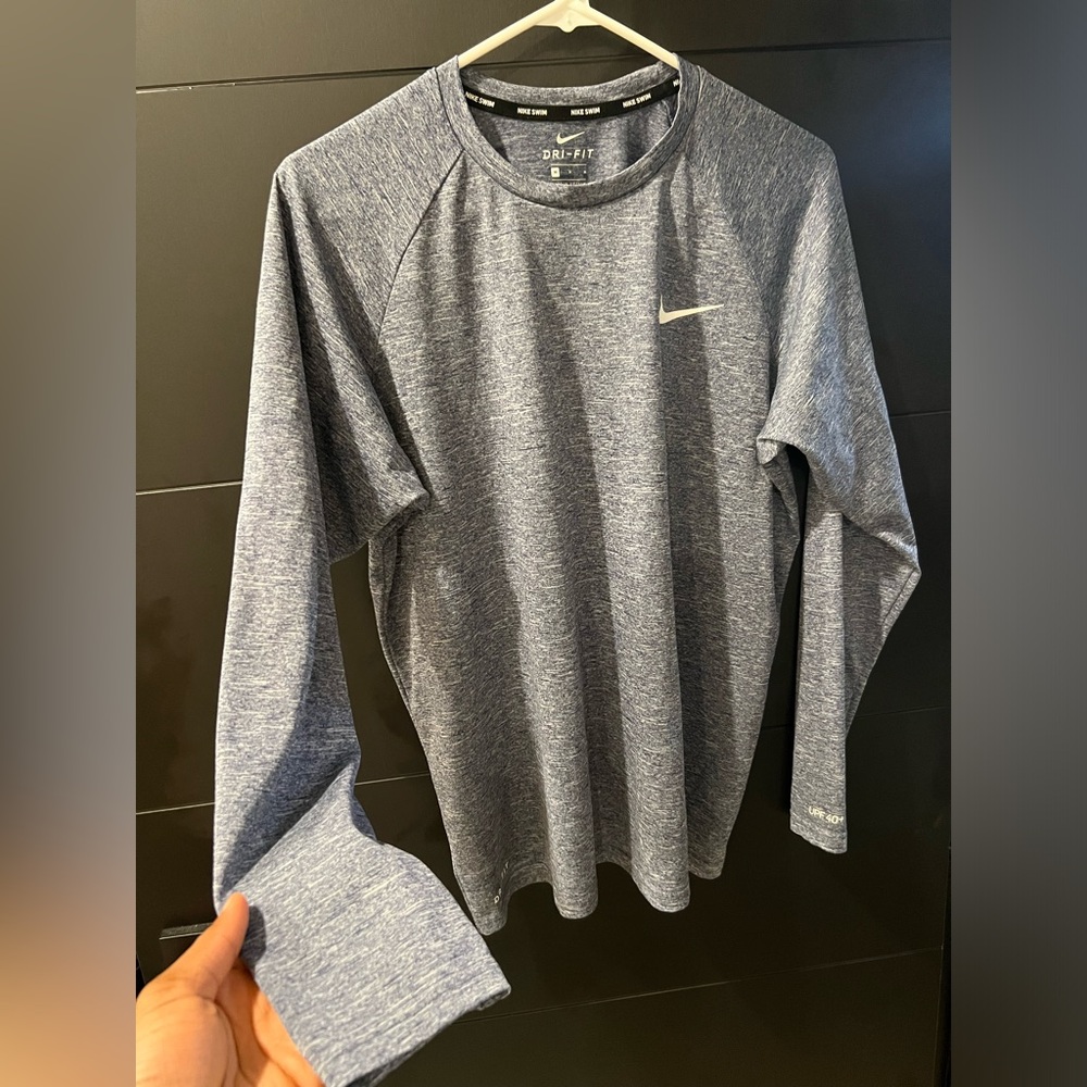 Nike Essential Long Sleeve Hydroguard Swim Shirt UPF 40+Grey medium NESSA590-001